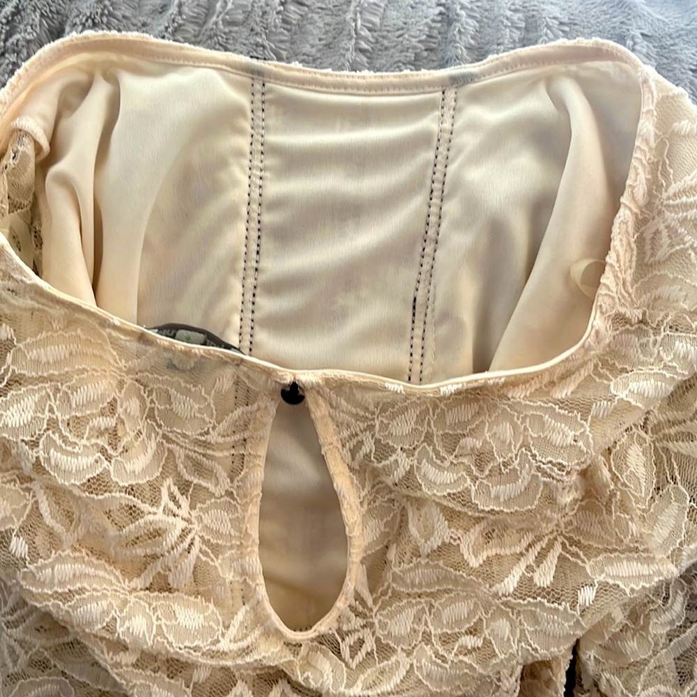 Lace top. - Picture 5 of 5